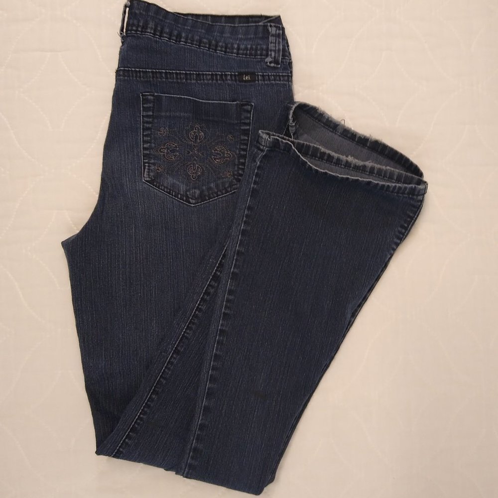 L.E.I. Chelsea Low-Rise Size 11 Juniors 32x31 Stretch Jeans Embroidered Pockets